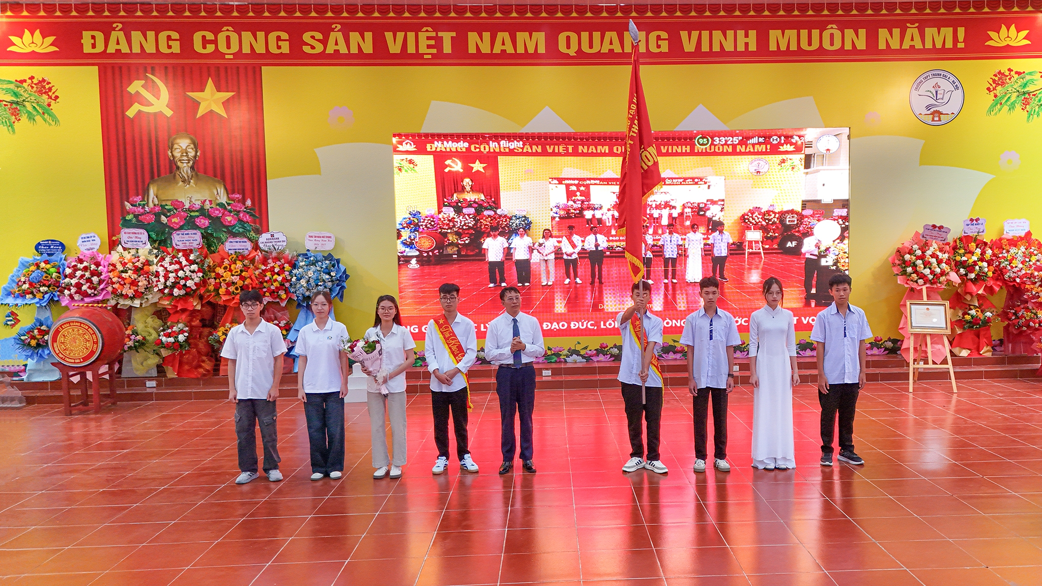 NGHI THỨC TRAO CỜ TRUYỀN THỐNG NĂM HỌC 2026-2027